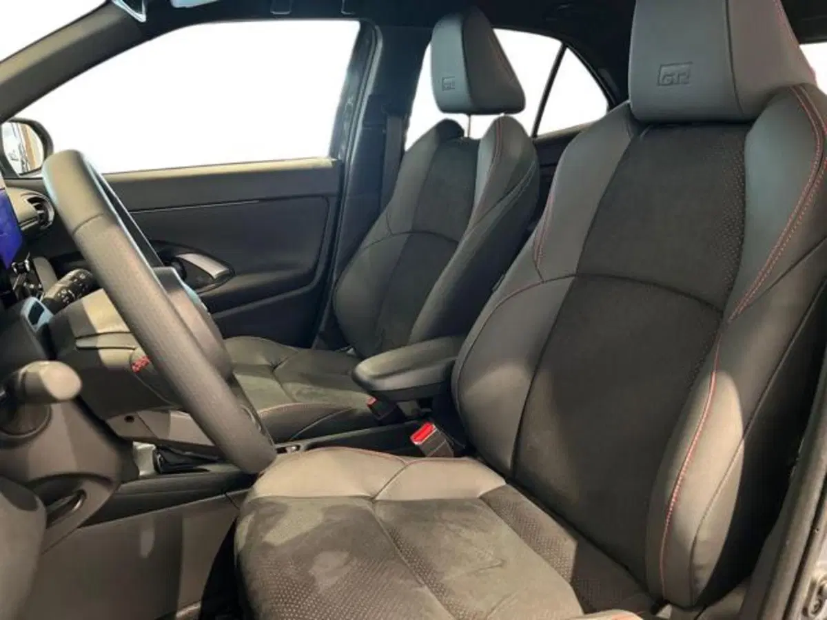 Toyota Yaris Cross nuova a Vercelli (6)