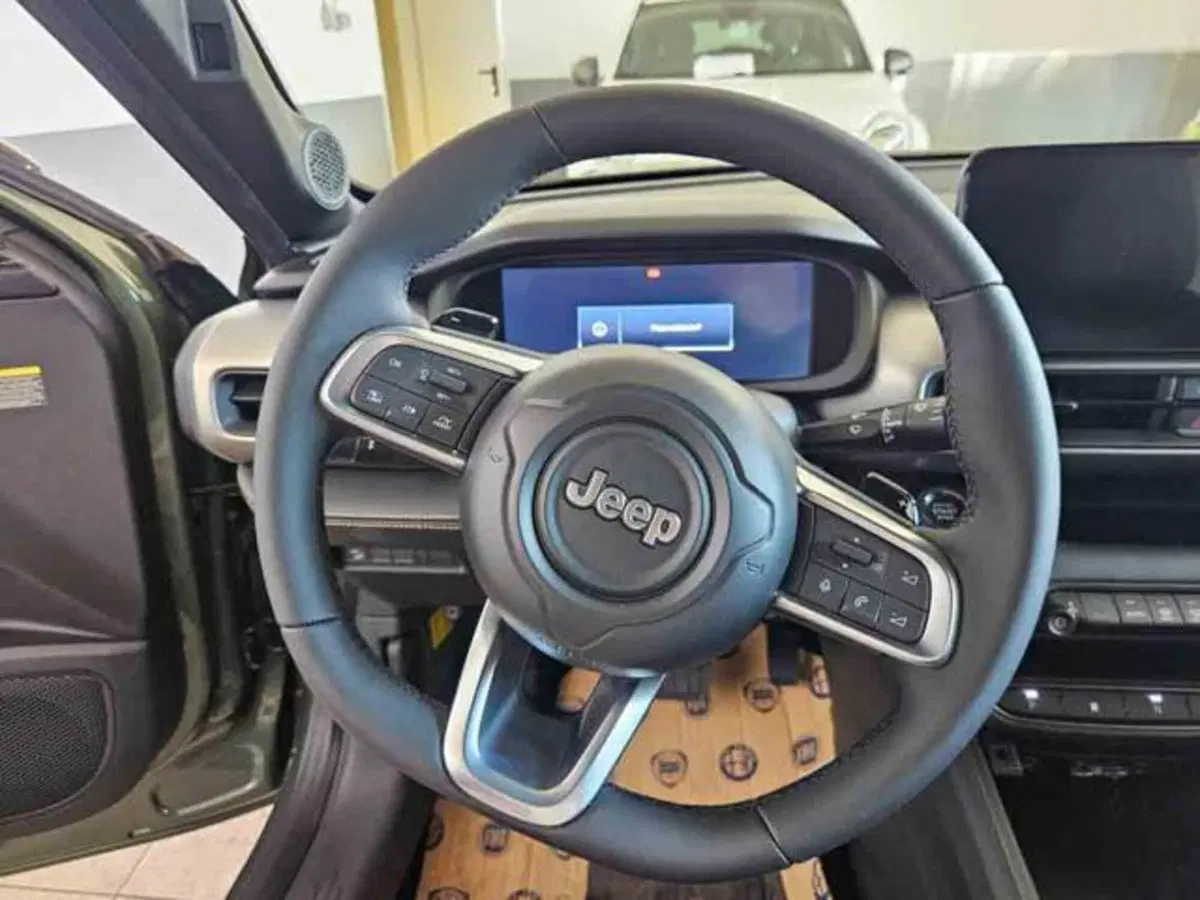 Jeep Avenger nuova a Torino (11)