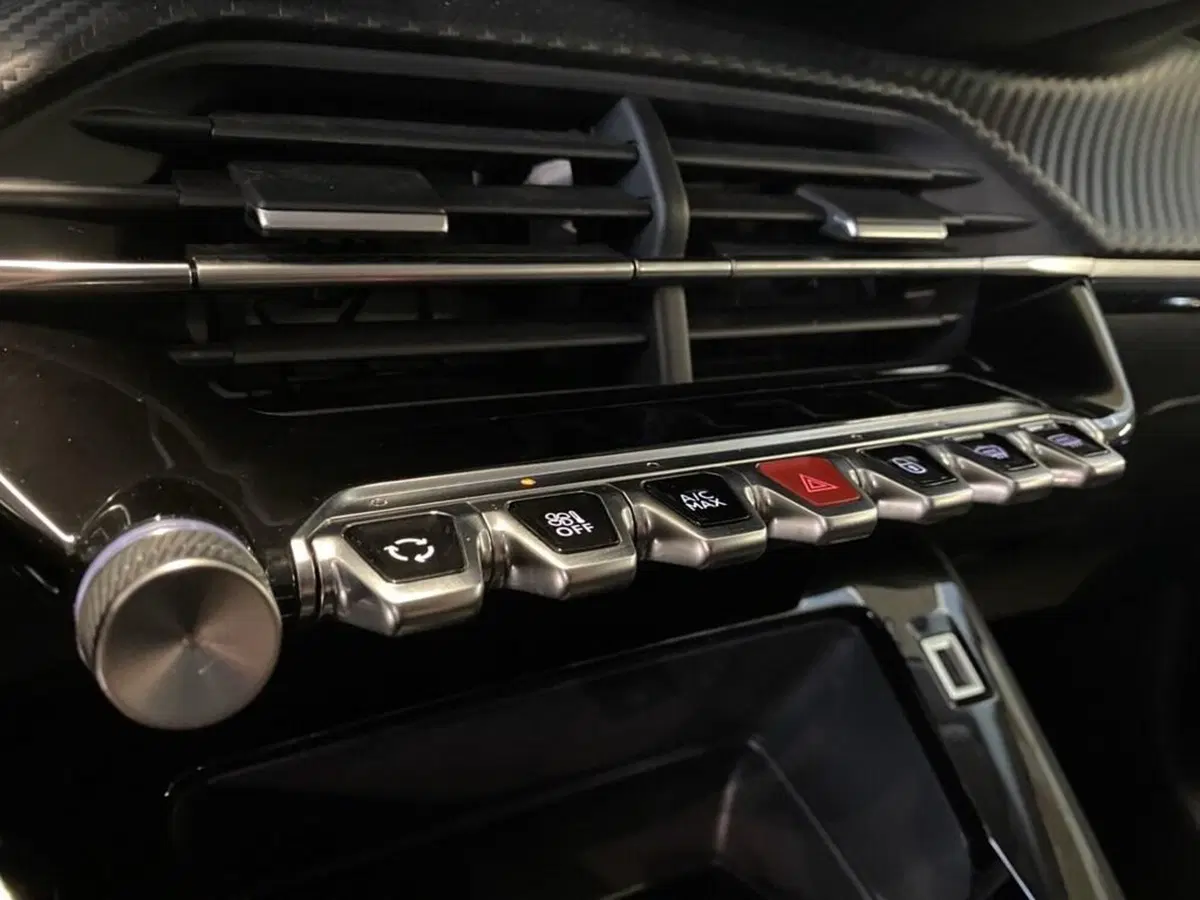 Peugeot 208 usata a Torino (11)