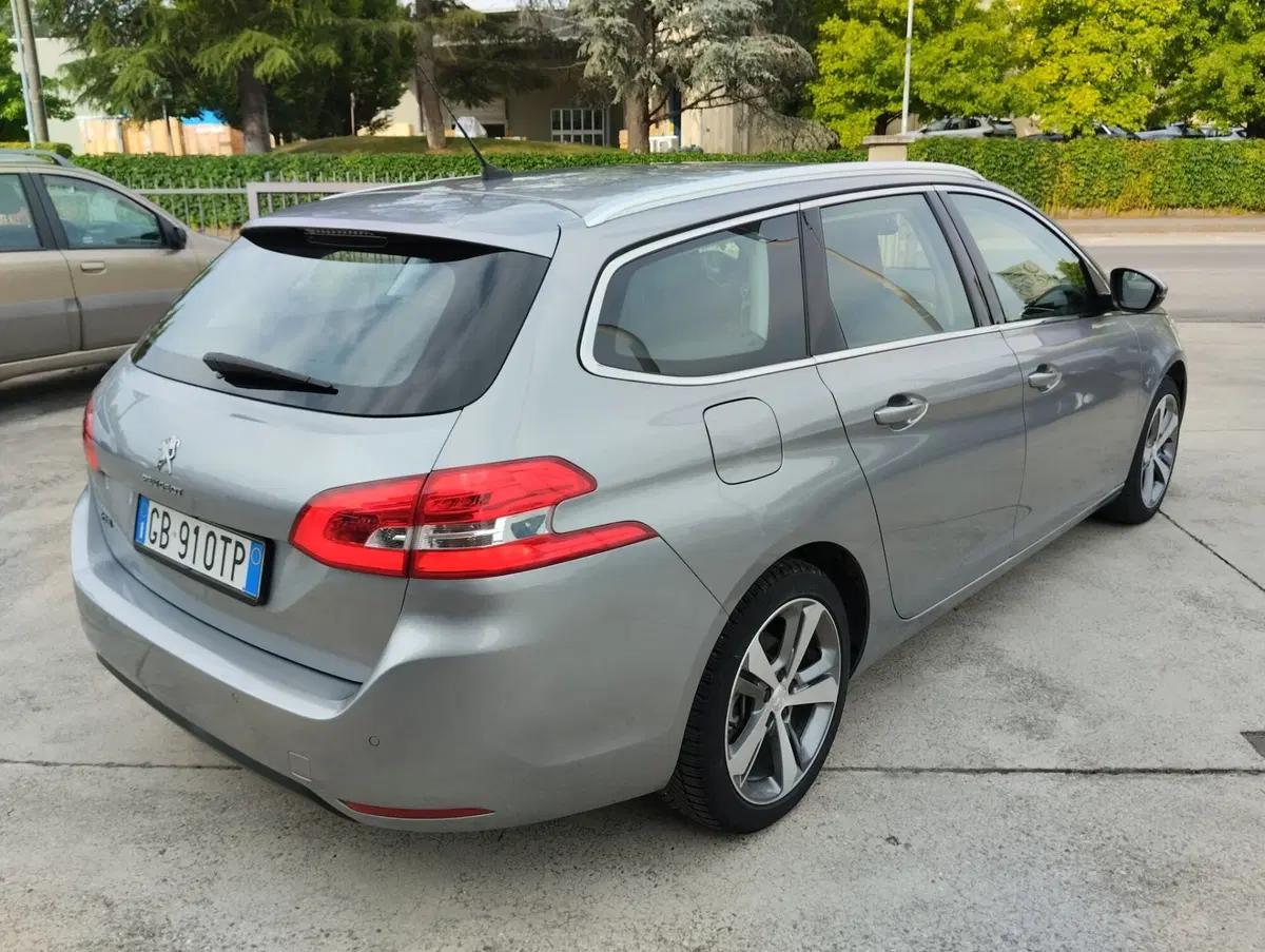 Peugeot 308 SW usata a Asti (4)