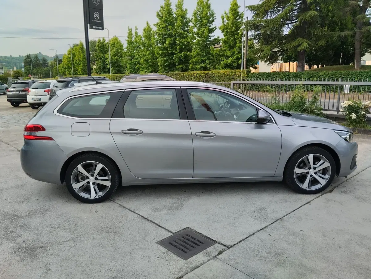 Peugeot 308 SW usata a Asti (5)