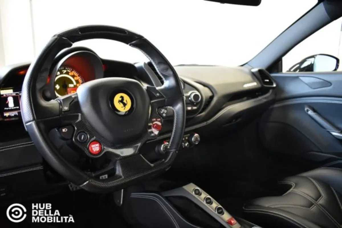 Ferrari 488 Coupé usata a Perugia (17)