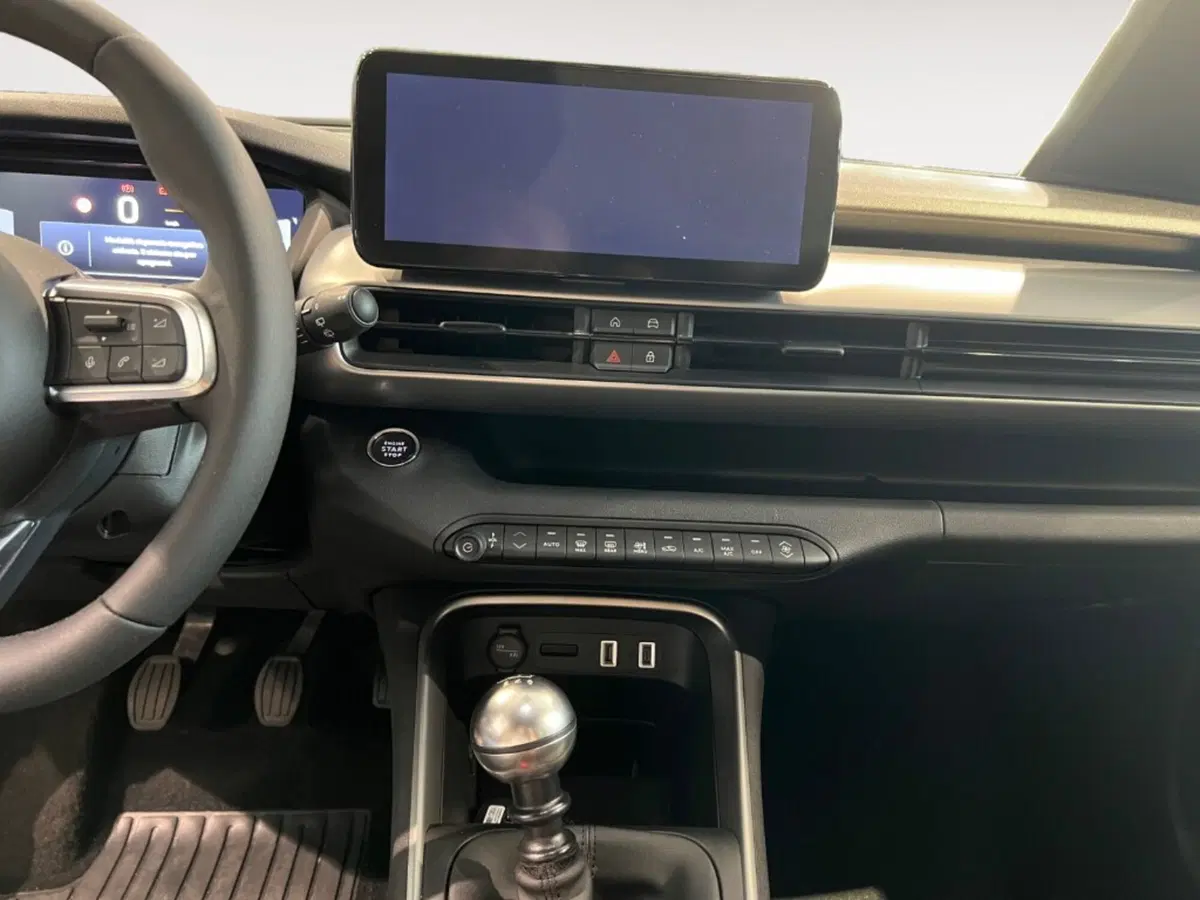 Jeep Avenger nuova a Verona (7)