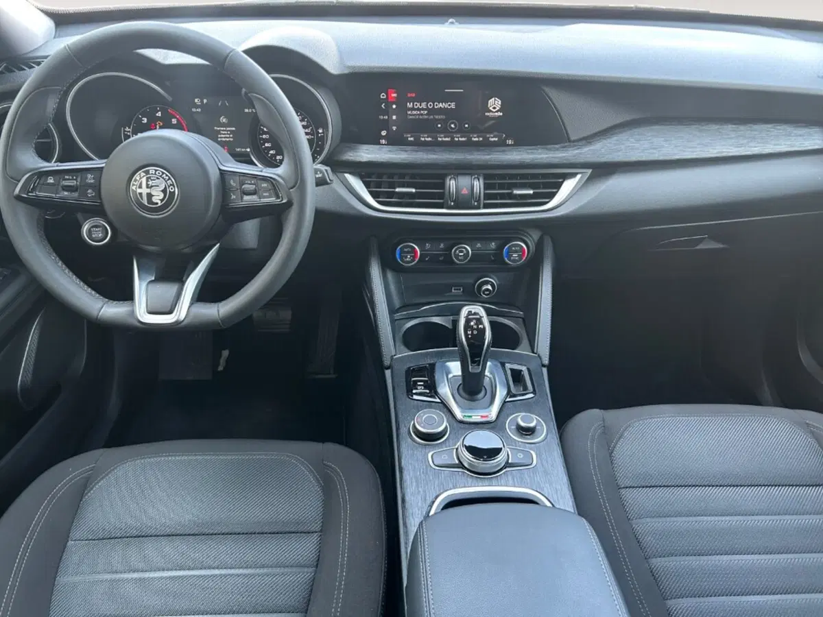 Alfa Romeo Stelvio usata a Verona (11)