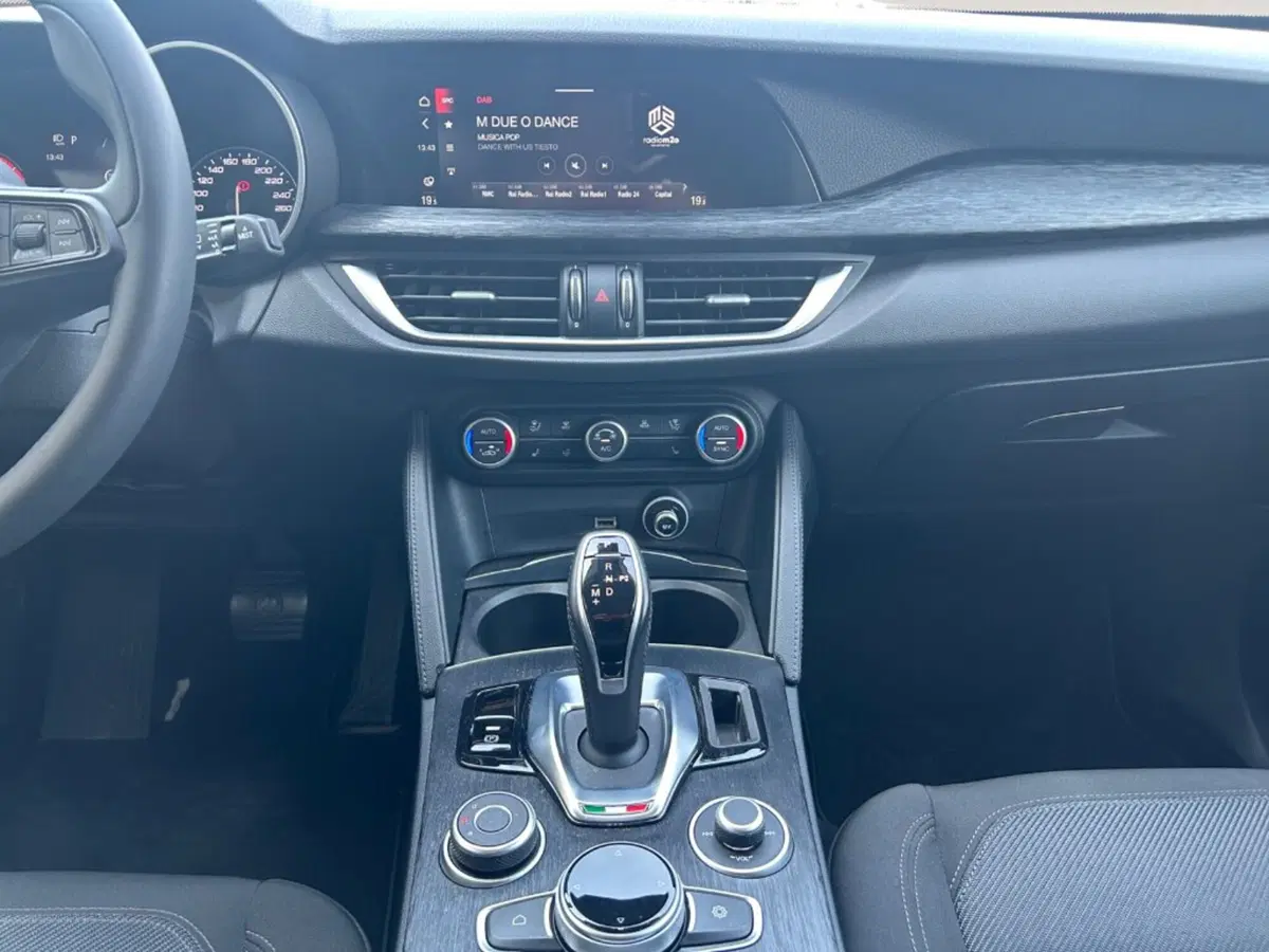 Alfa Romeo Stelvio usata a Verona (12)