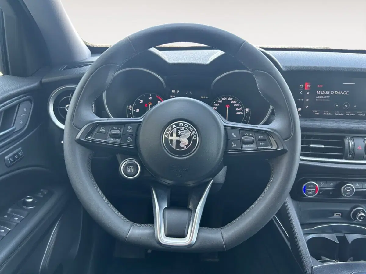 Alfa Romeo Stelvio usata a Verona (13)