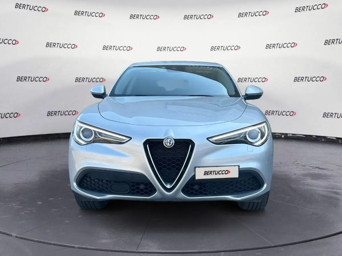 Alfa Romeo Stelvio usata a Verona (2)