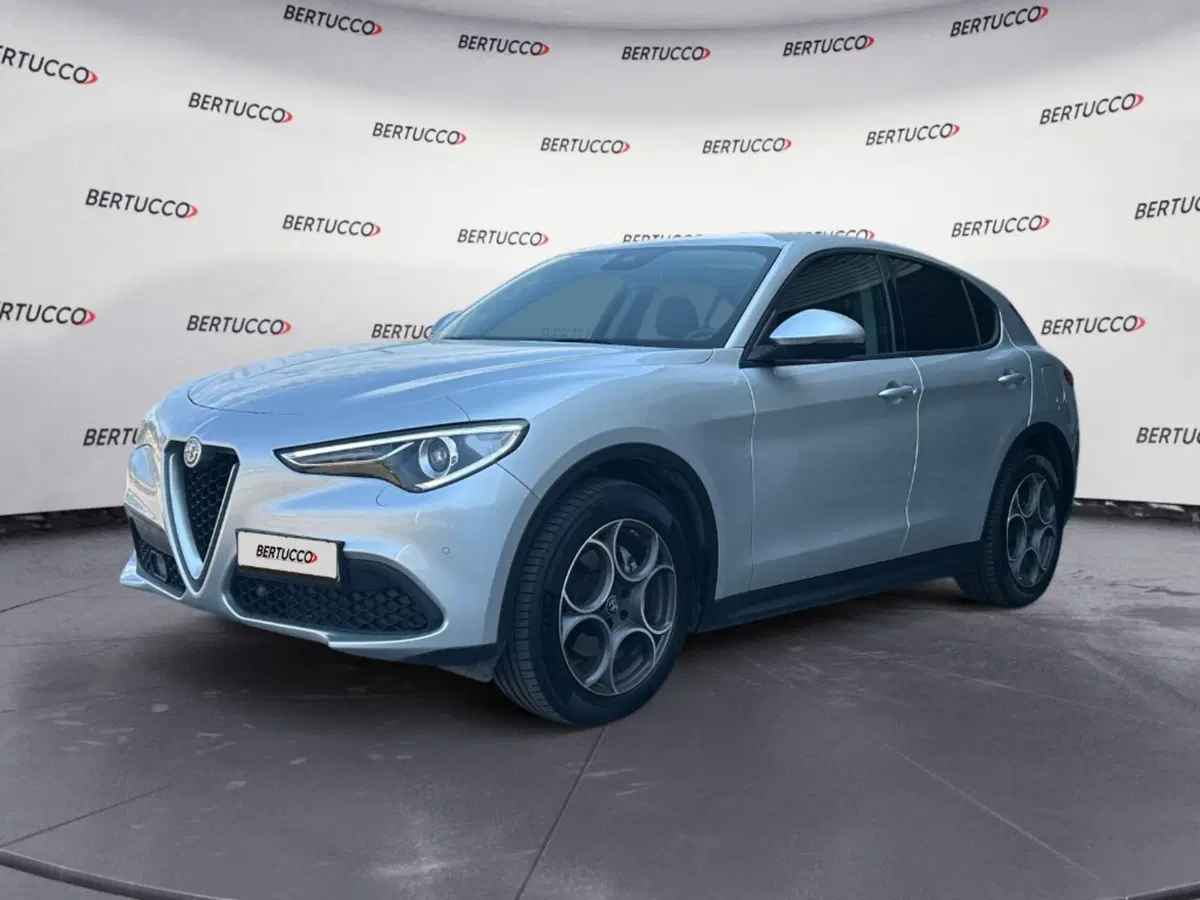 Alfa Romeo Stelvio usata a Verona (3)