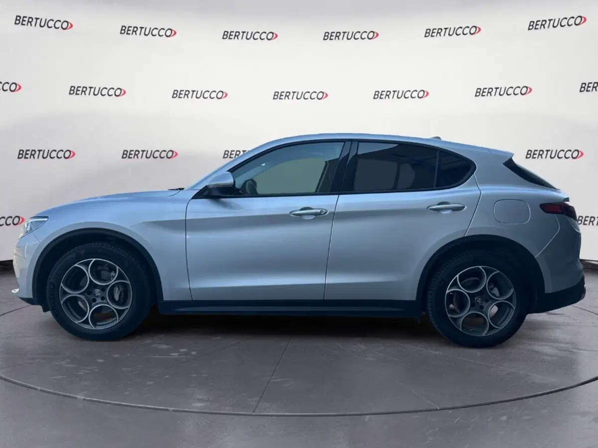 Alfa Romeo Stelvio usata a Verona (4)