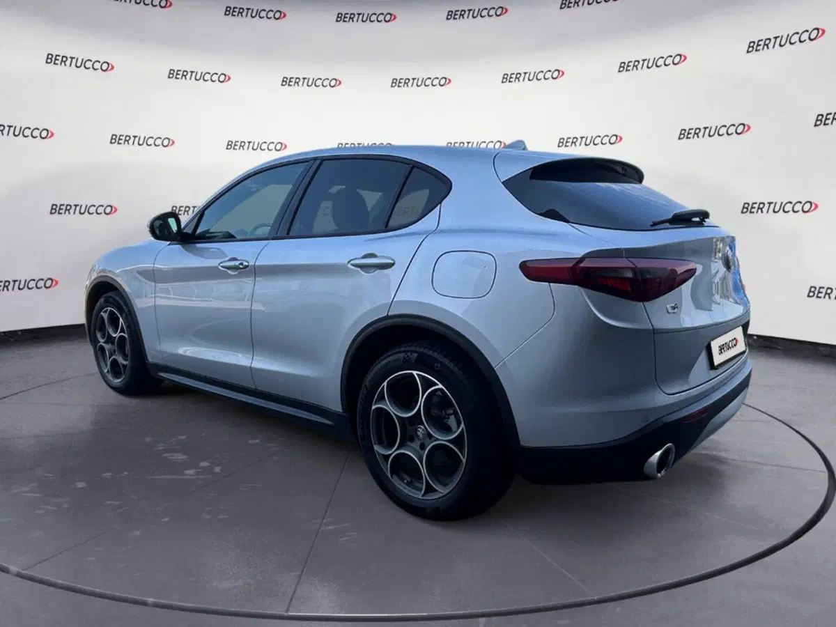 Alfa Romeo Stelvio usata a Verona (5)