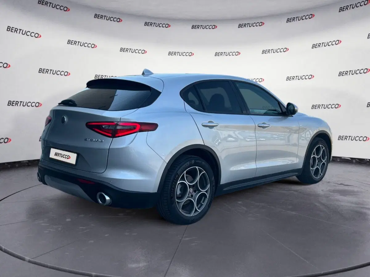 Alfa Romeo Stelvio usata a Verona (7)