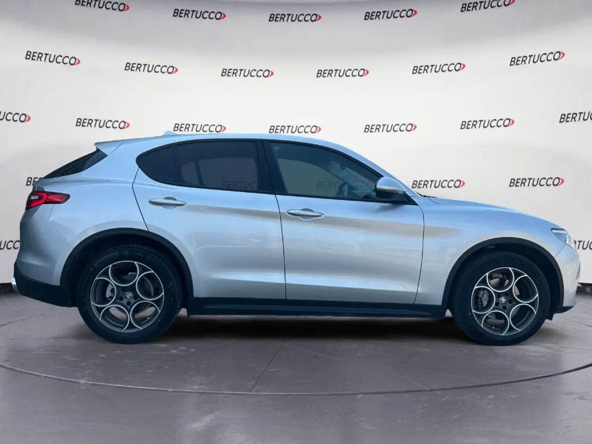 Alfa Romeo Stelvio usata a Verona (8)