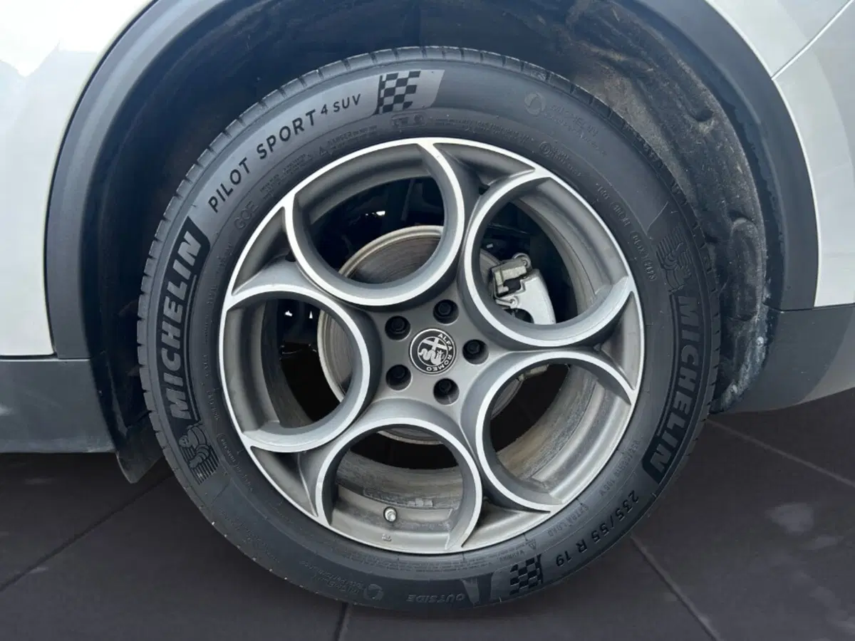 Alfa Romeo Stelvio usata a Verona (9)