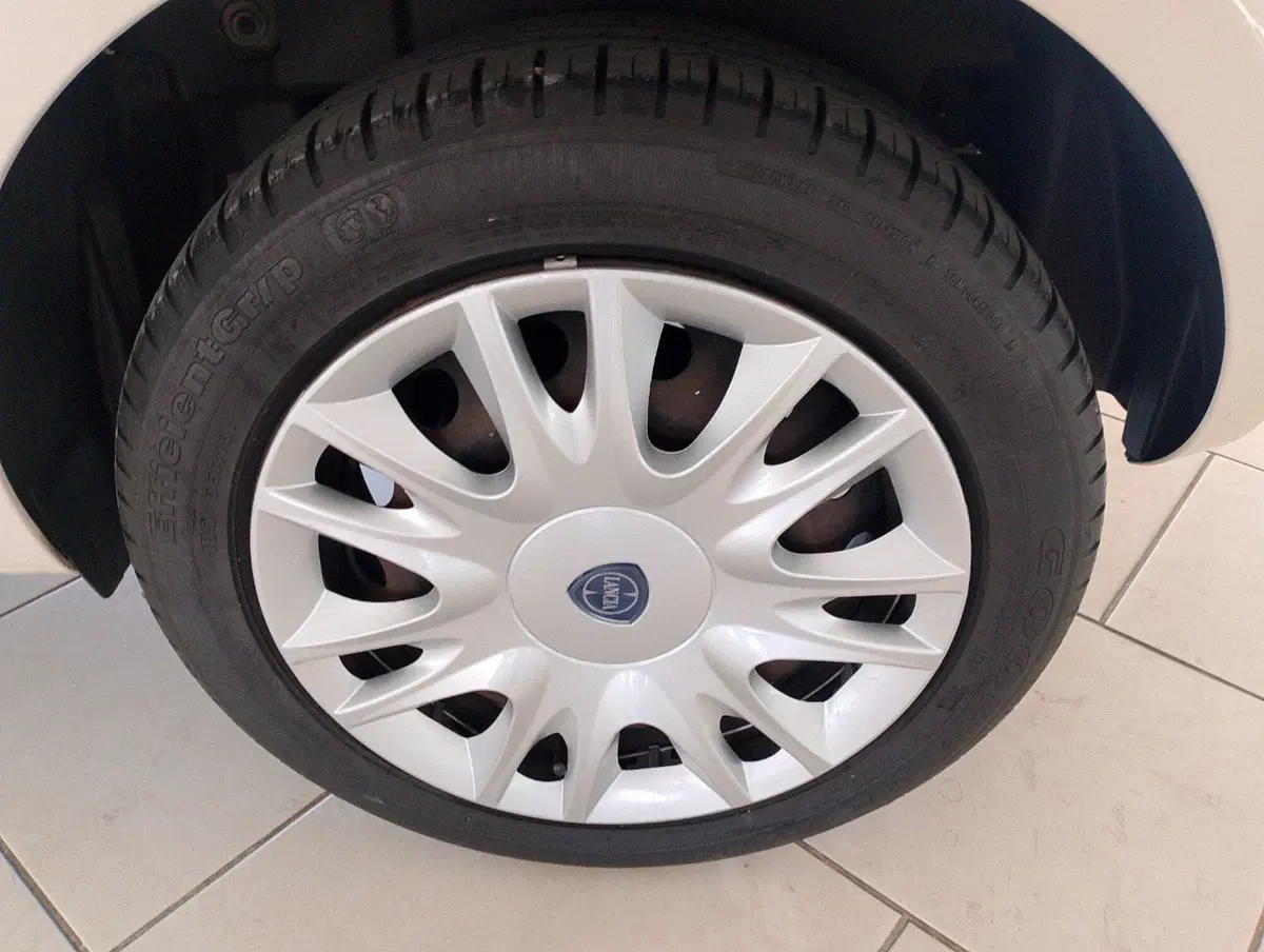 Lancia Ypsilon usata a Lecce (15)