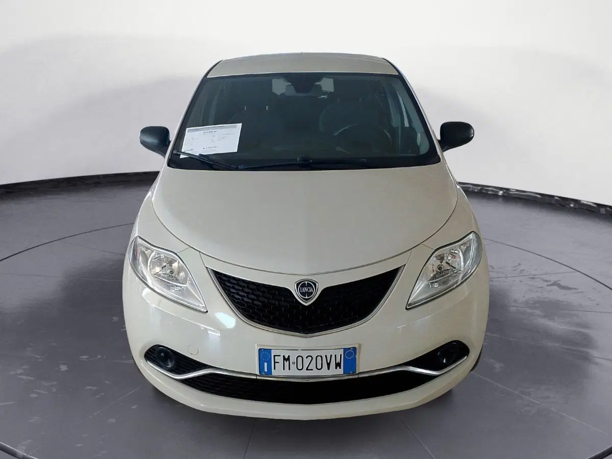 Lancia Ypsilon usata a Lecce (5)