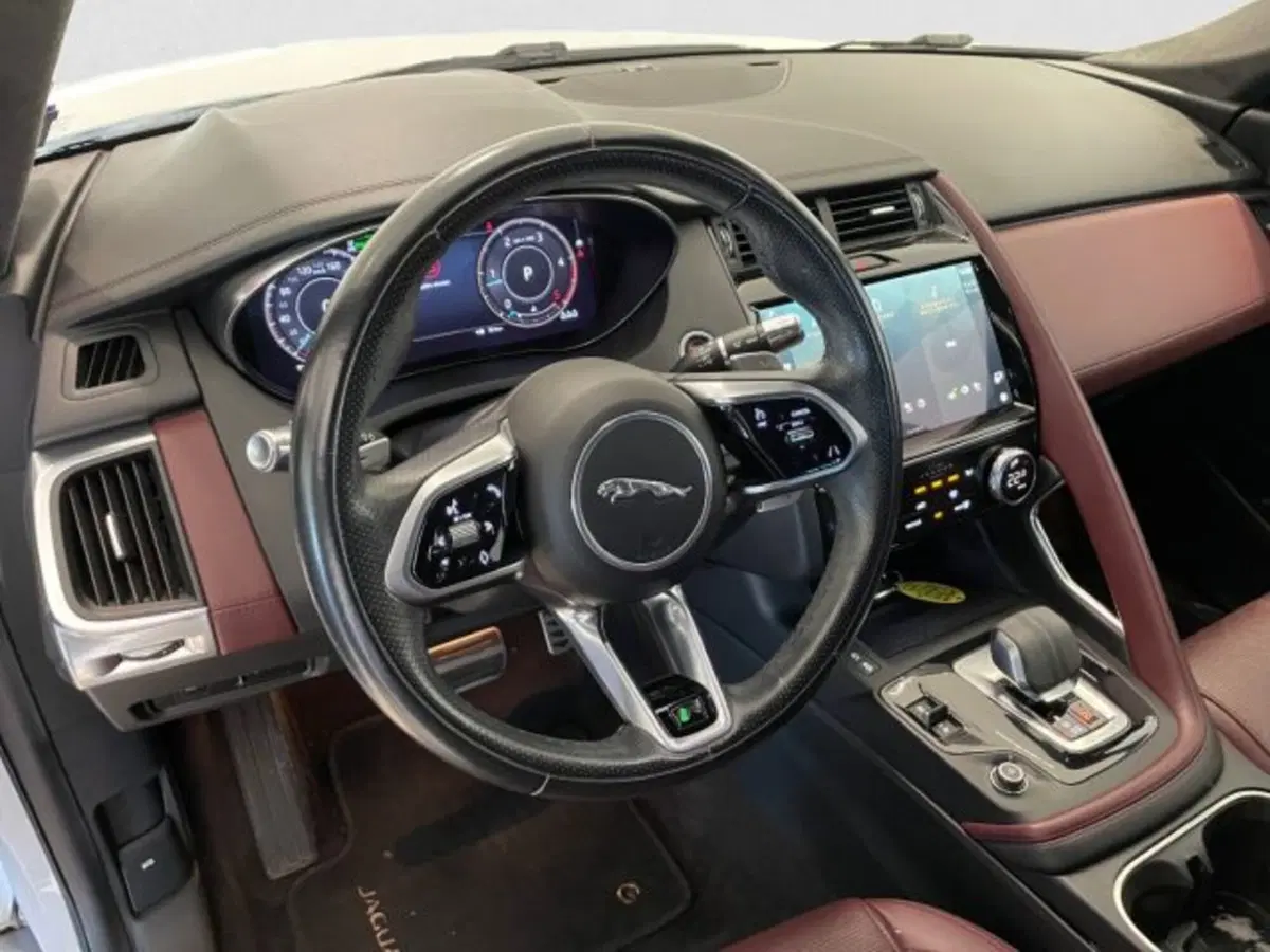 Jaguar E-Pace usata a Livorno (14)