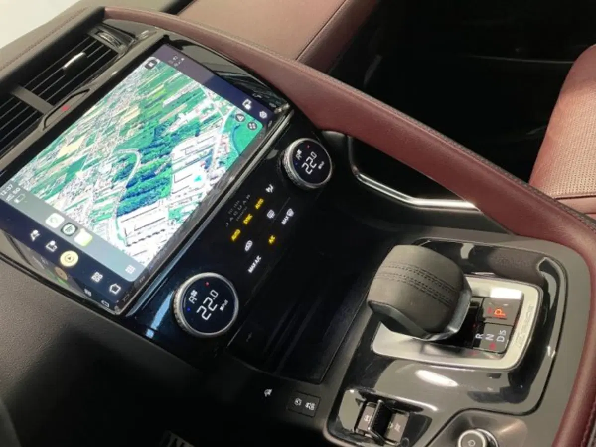 Jaguar E-Pace usata a Livorno (16)