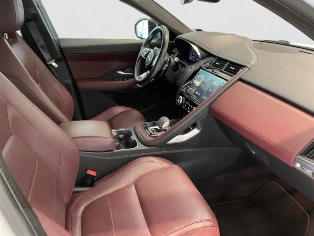 Jaguar E-Pace usata a Livorno (3)