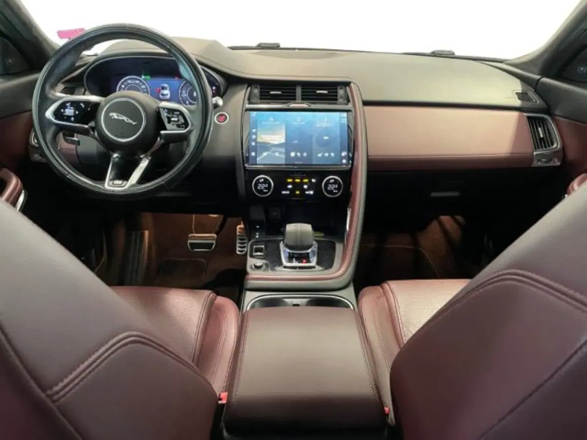 Jaguar E-Pace usata a Livorno (4)