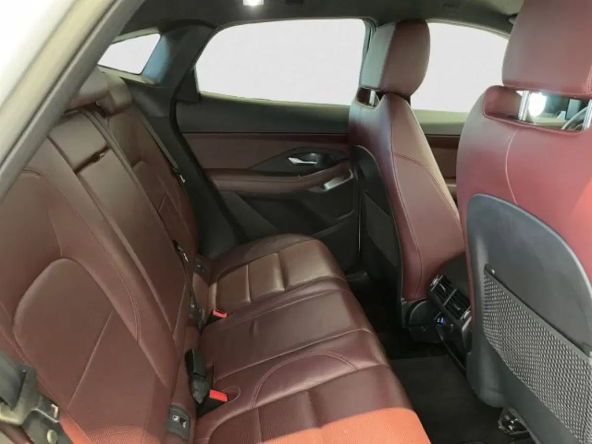 Jaguar E-Pace usata a Livorno (5)