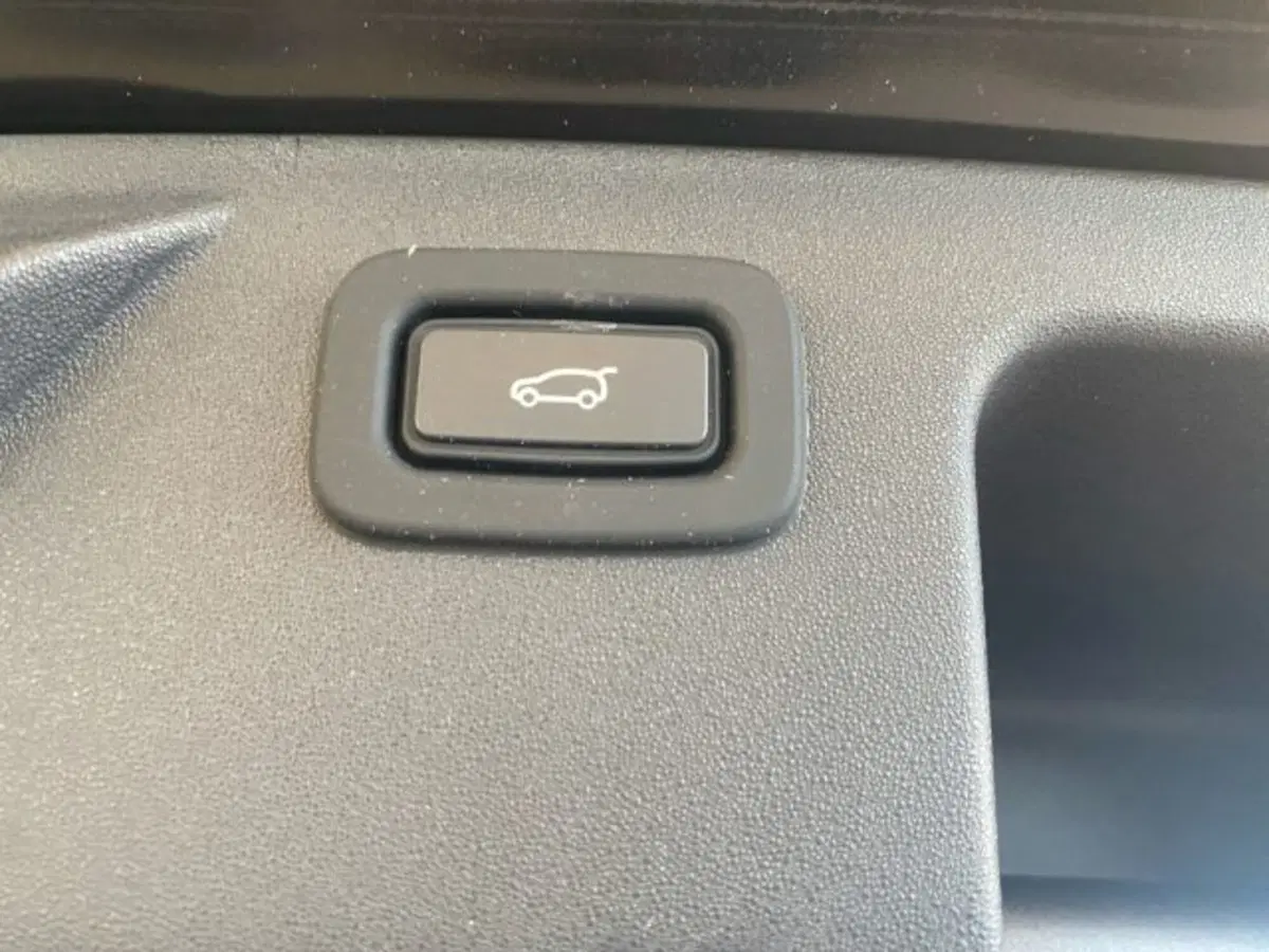 Land Rover Discovery Sport usata a Livorno (17)