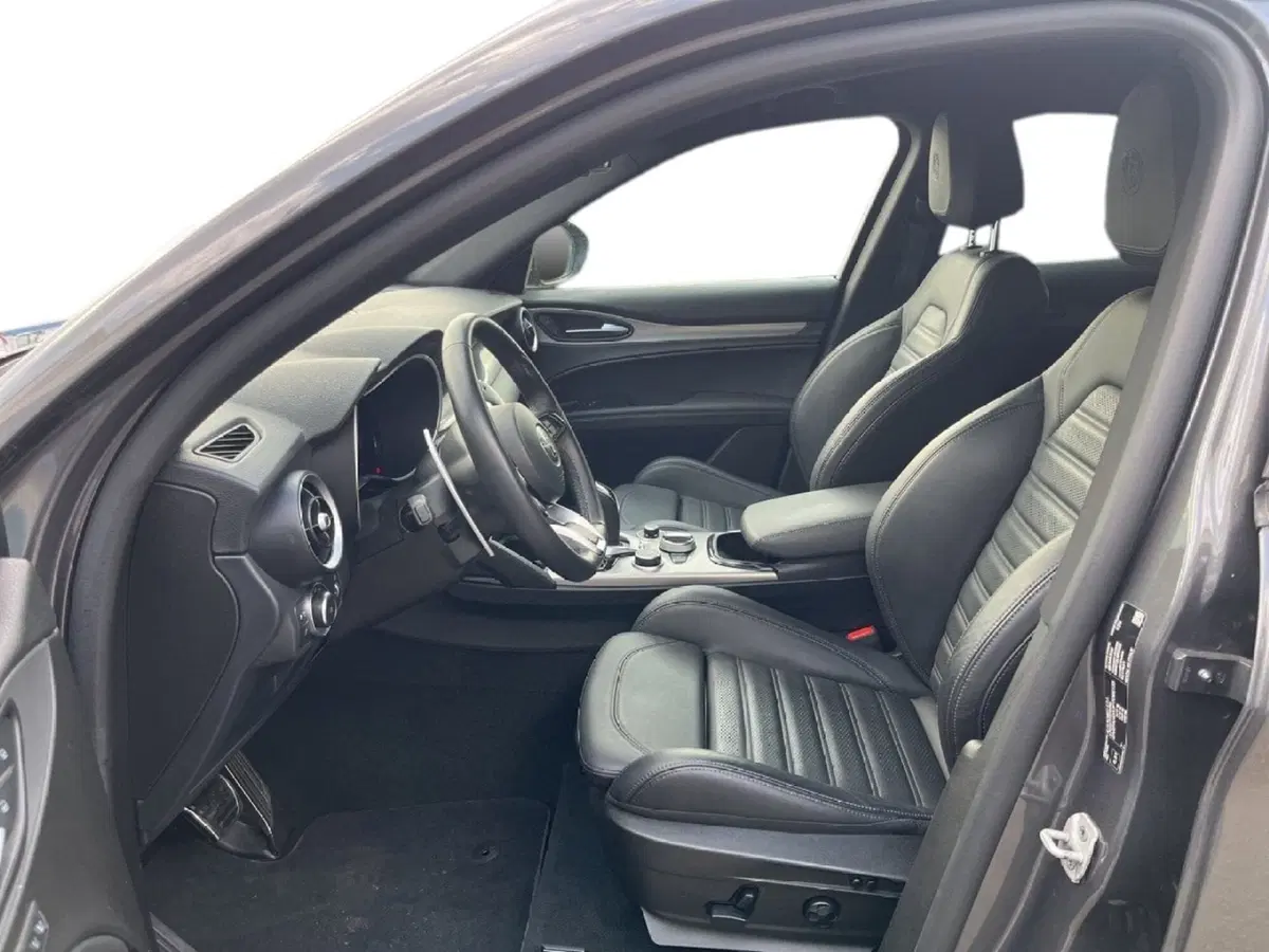 Alfa Romeo Stelvio usata a Torino (9)