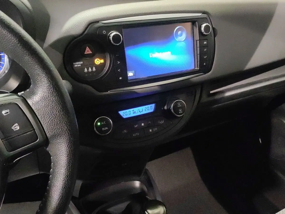 Toyota Yaris usata a Milano (11)