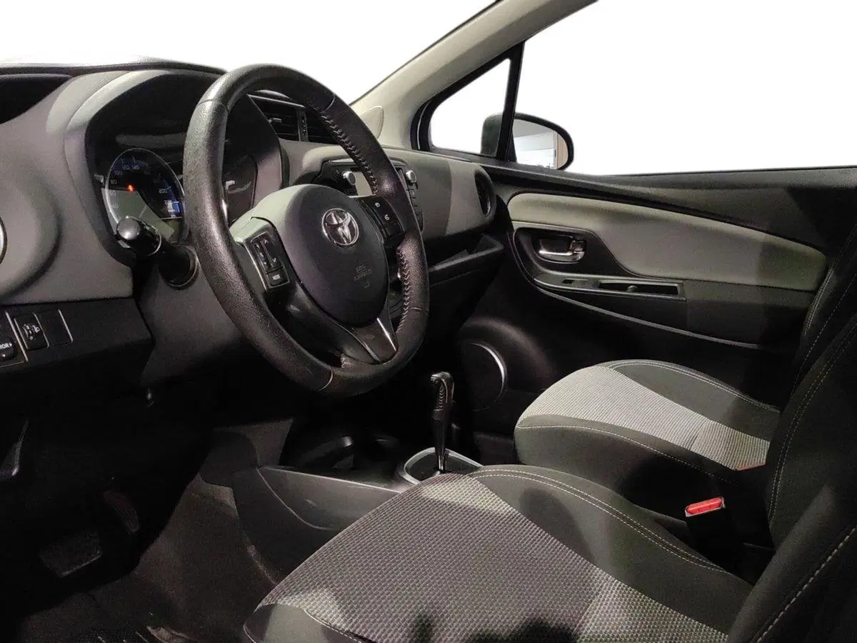 Toyota Yaris usata a Milano (8)