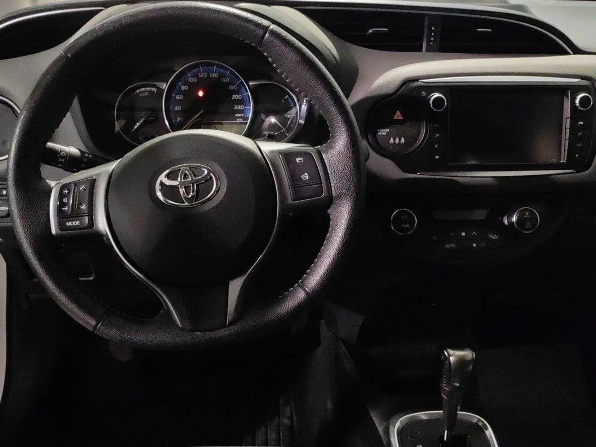 Toyota Yaris usata a Milano (9)