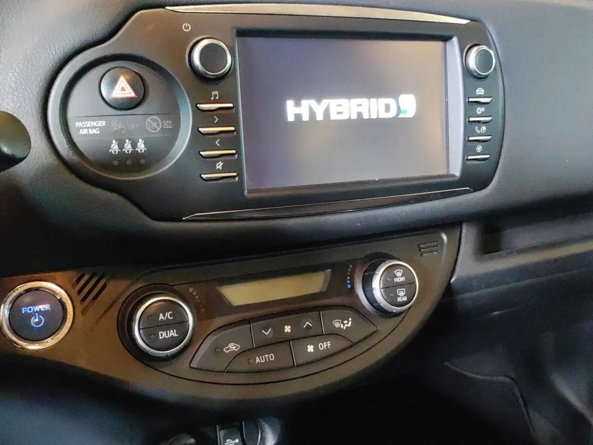 Toyota Yaris usata a Milano (11)