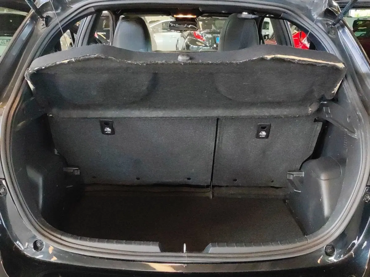 Toyota Yaris usata a Milano (7)