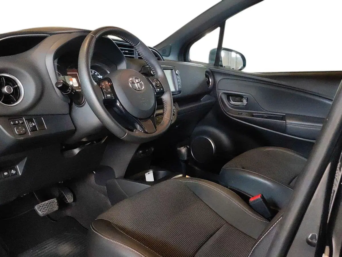 Toyota Yaris usata a Milano (8)