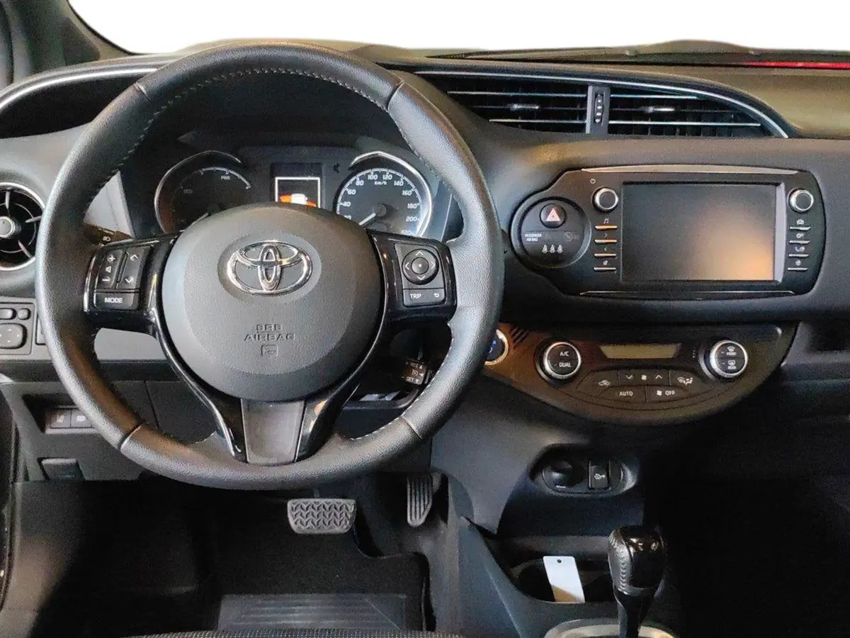 Toyota Yaris usata a Milano (9)
