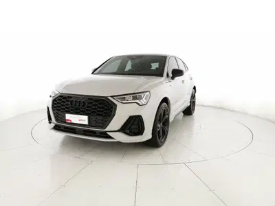 Audi Q3 Sportback 35 2.0 tdi Identity Black s-tronic del 2025 usata a San Salvo