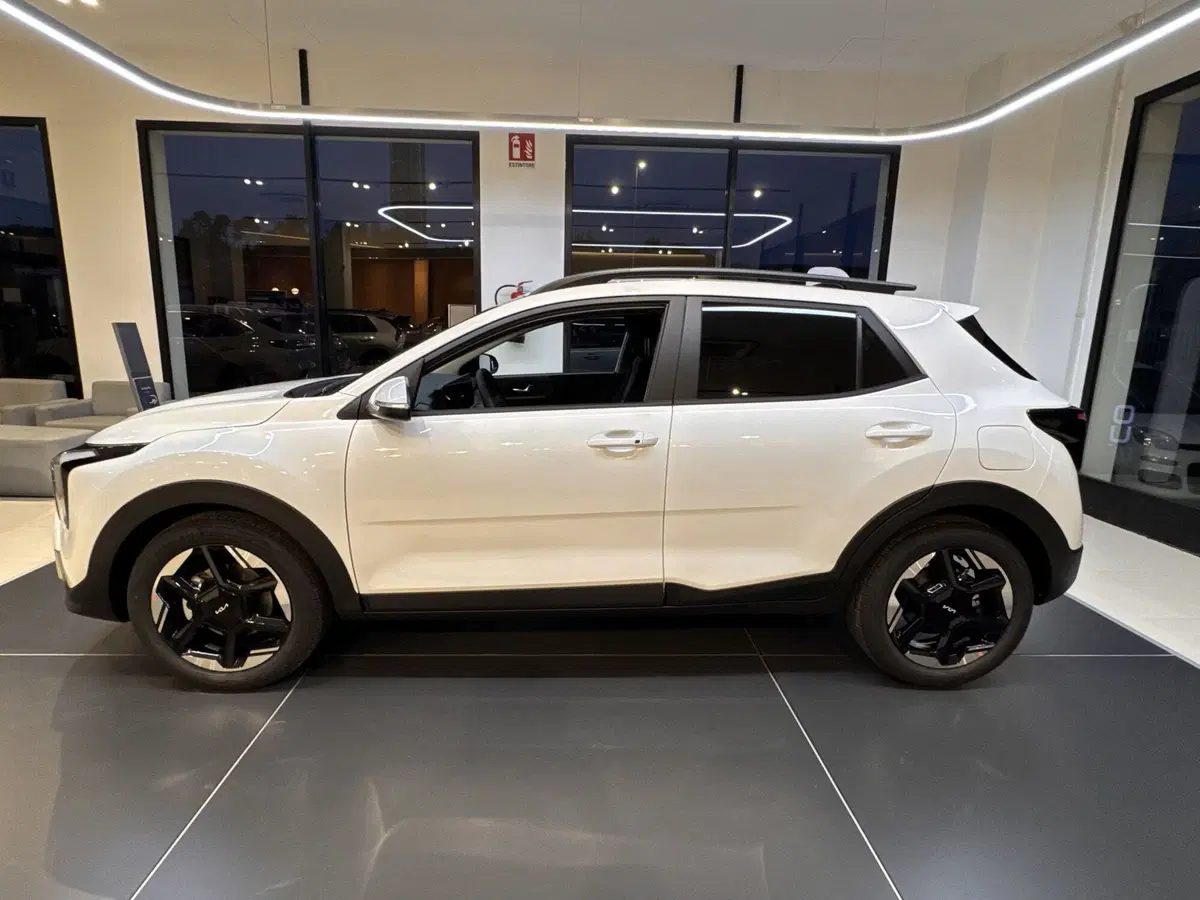 Kia Stonic nuova a La Spezia (4)