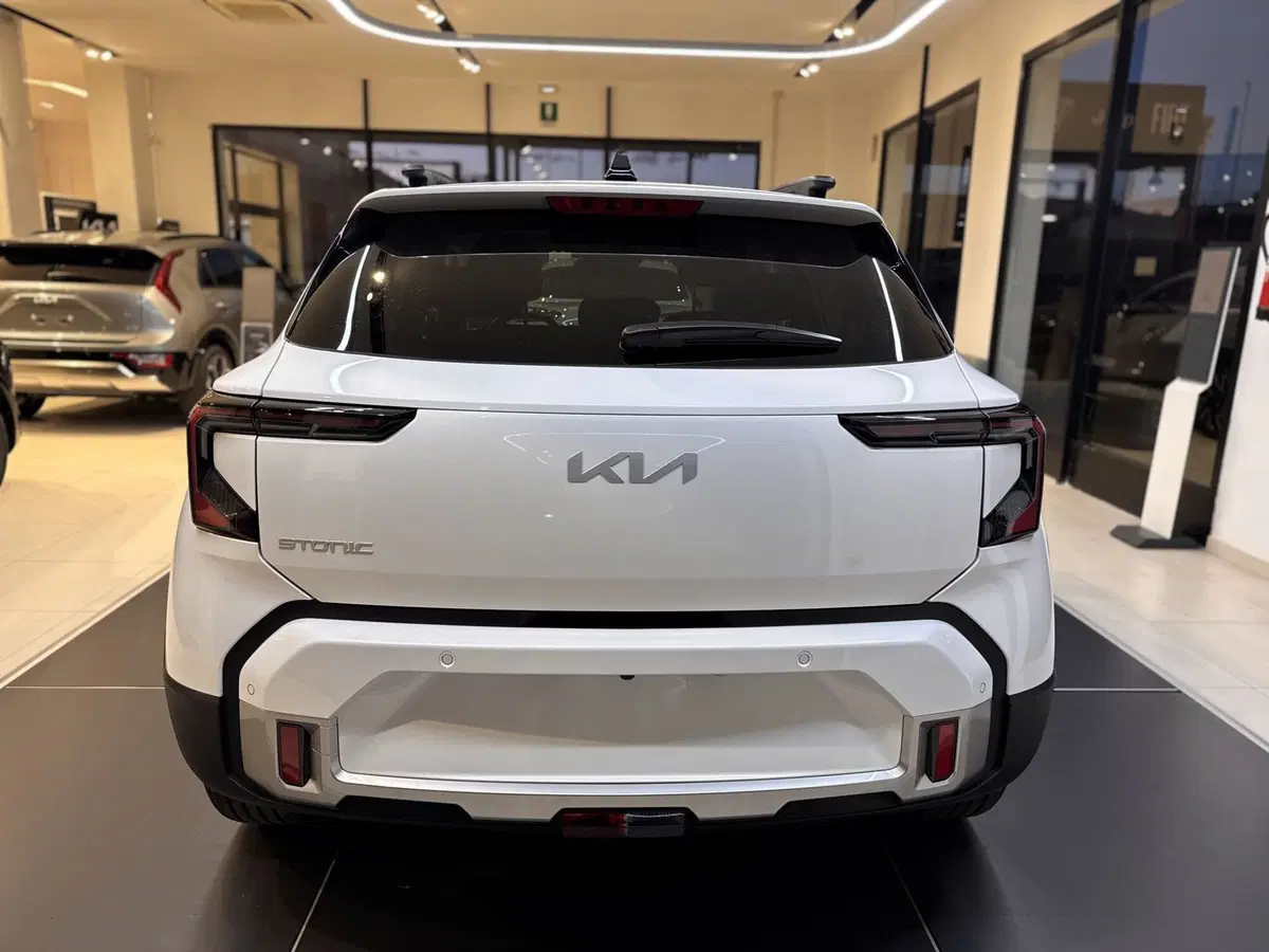 Kia Stonic nuova a La Spezia (6)