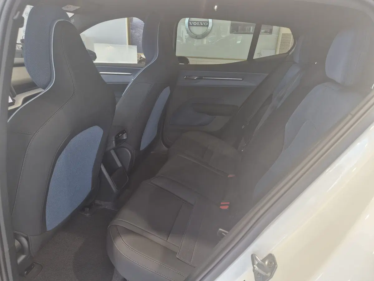 Volvo EX30 usata a Como (7)