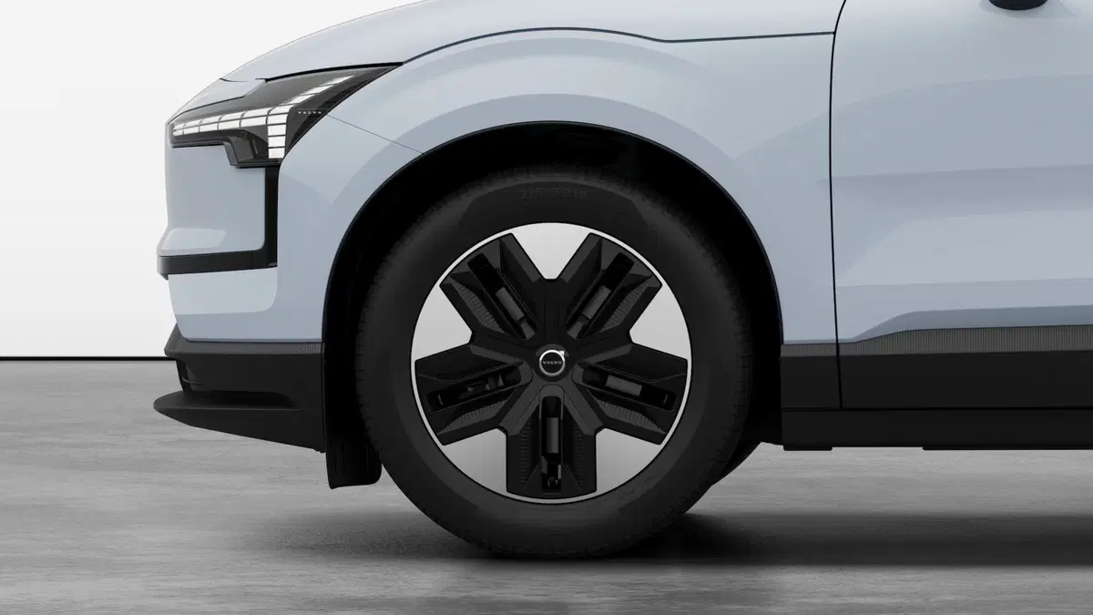 Volvo EX30 nuova a Como (2)