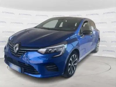 Renault Clio TCe 90 CV 5 porte Techno del 2023 usata a Como