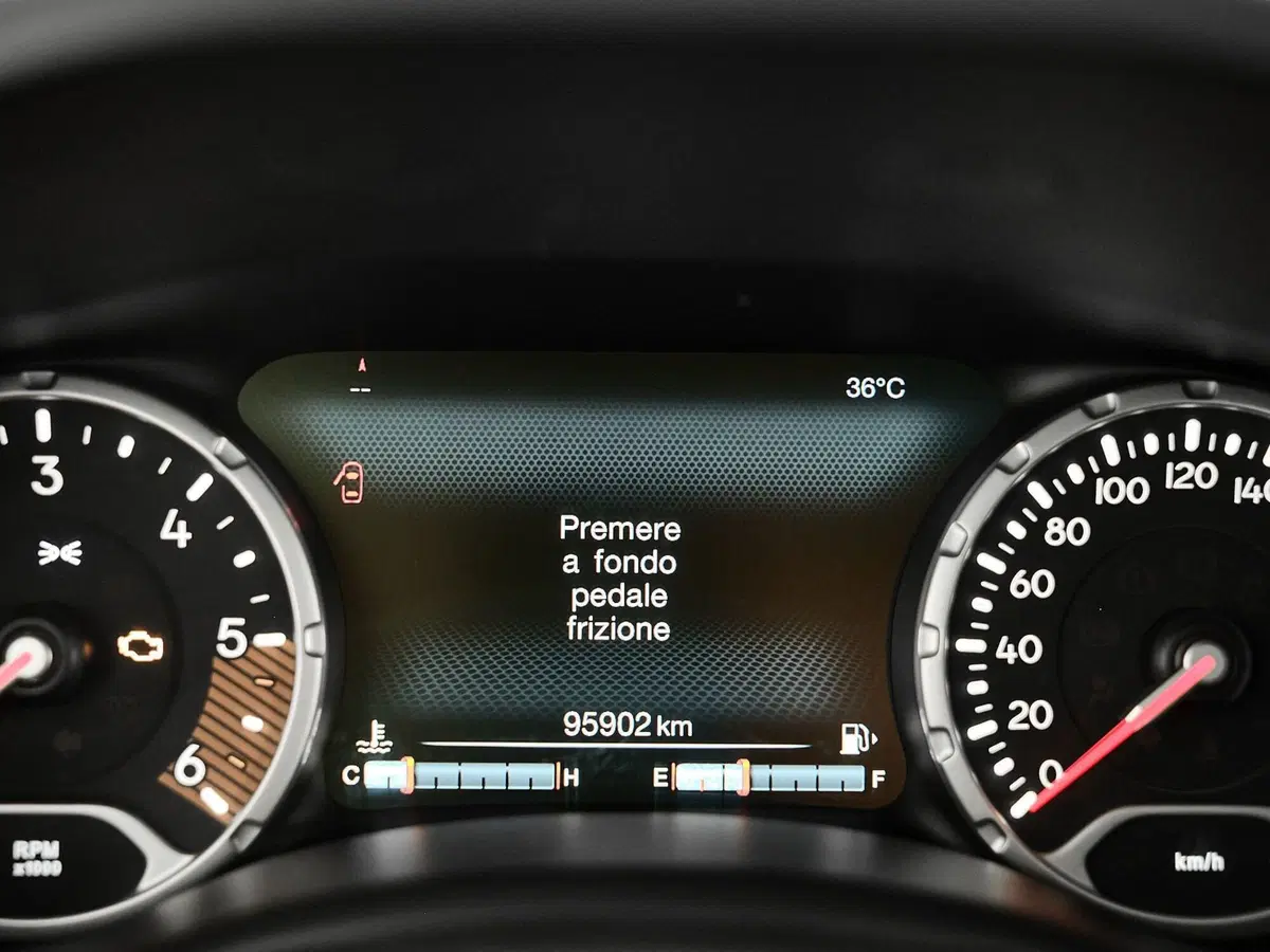 Jeep Renegade usata a Prato (11)