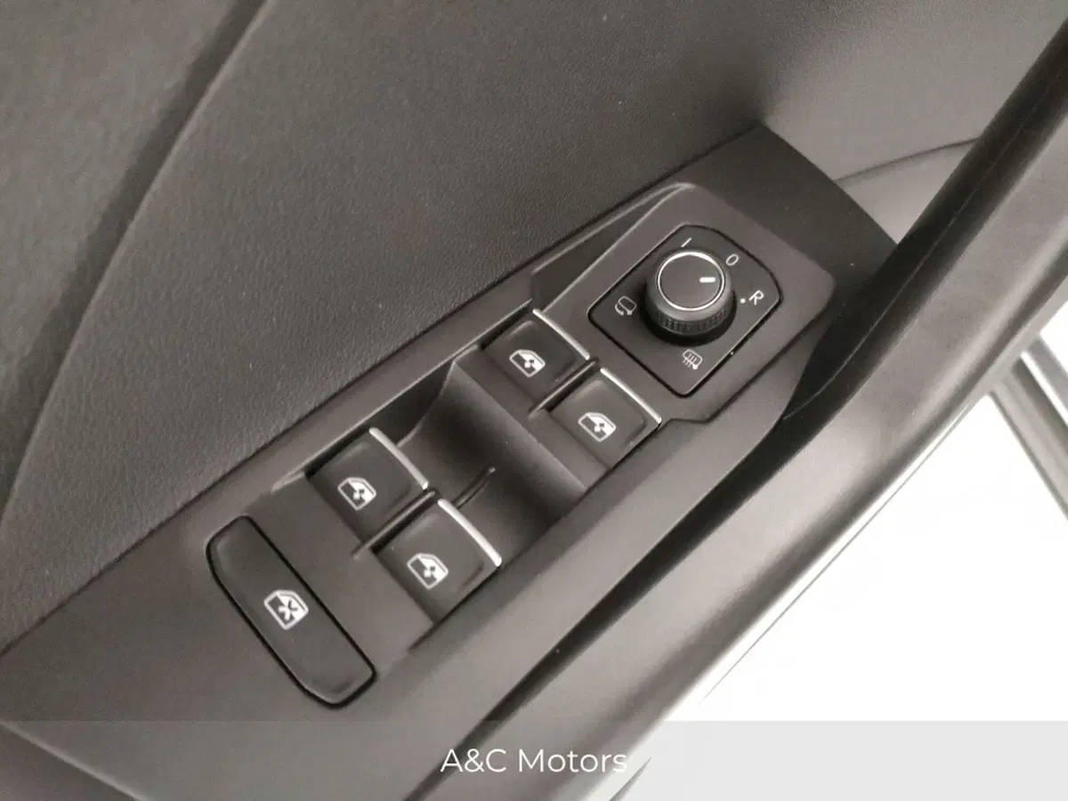 Volkswagen T-Cross usata a Napoli (8)
