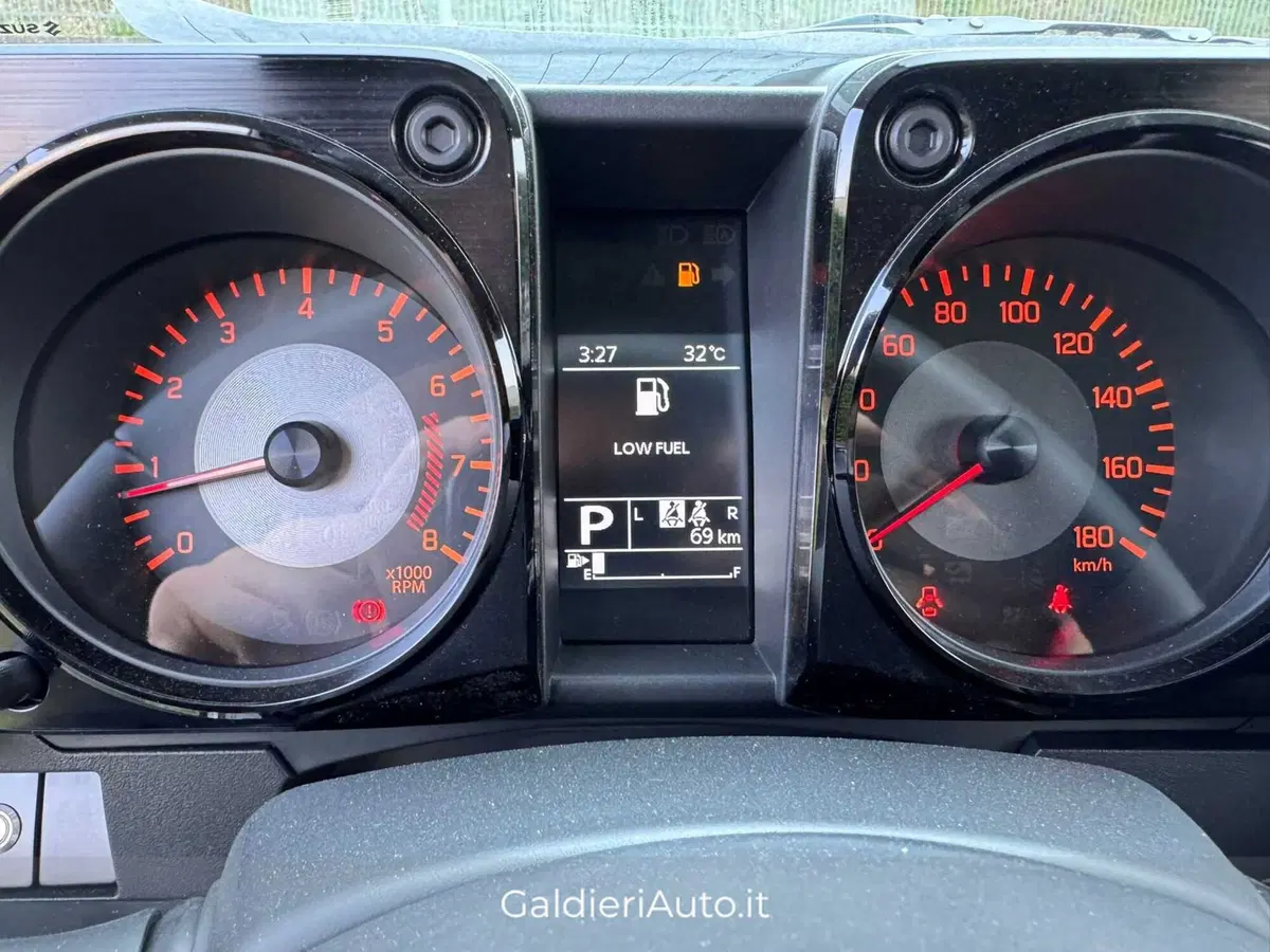 Suzuki Jimny nuova a Salerno (17)