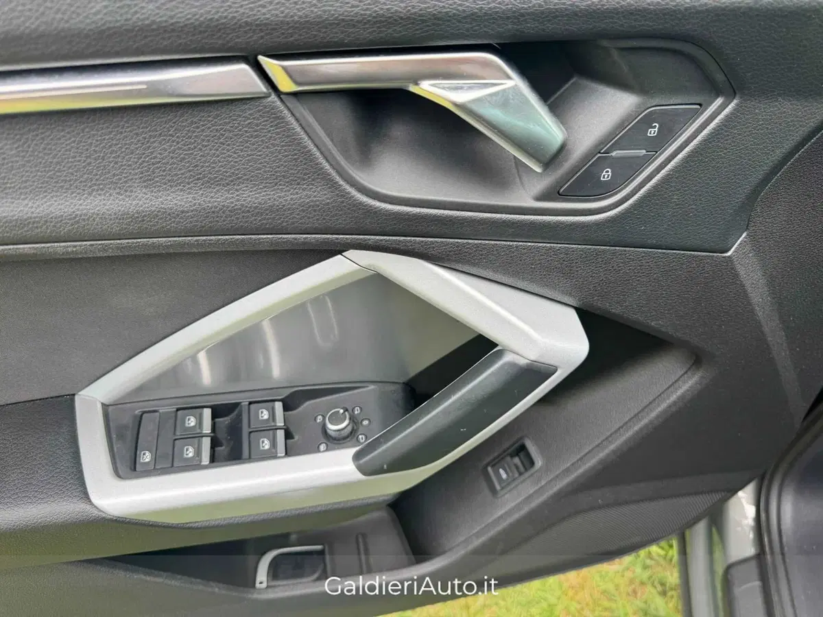 Audi Q3 Sportback usata a Salerno (16)
