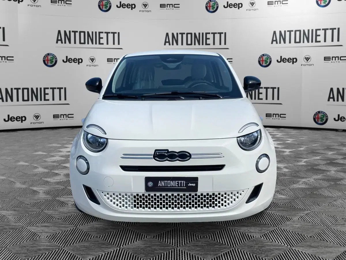 Fiat 500 nuova a Ancona (2)