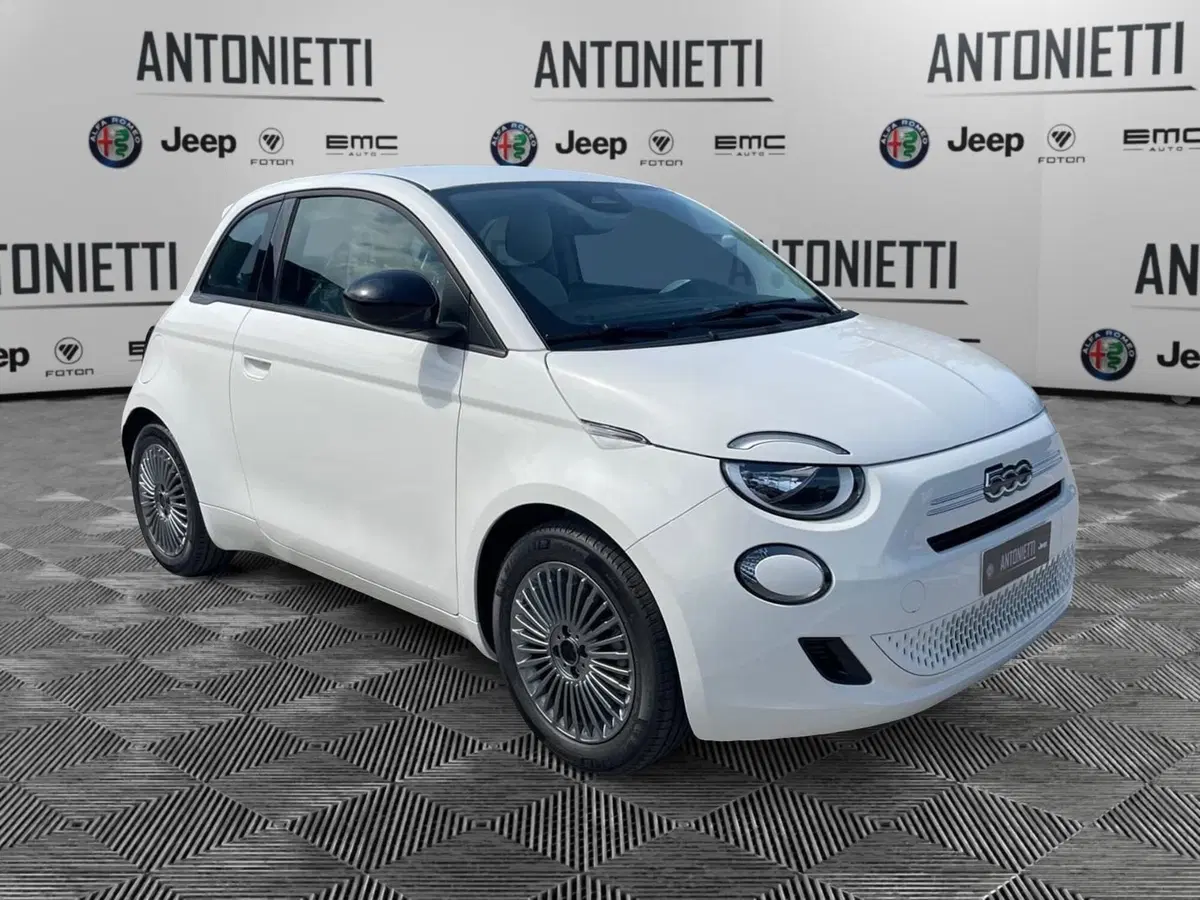 Fiat 500 nuova a Ancona (3)