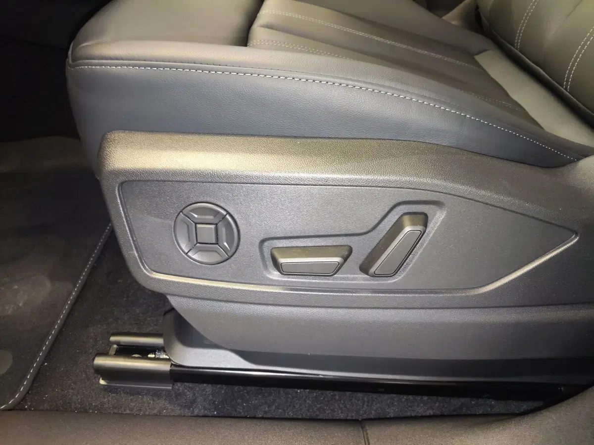 Audi Q4 Sportback nuova a Modena (13)