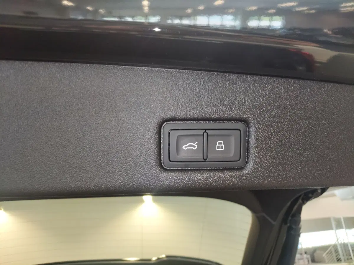 Audi Q4 Sportback nuova a Modena (14)