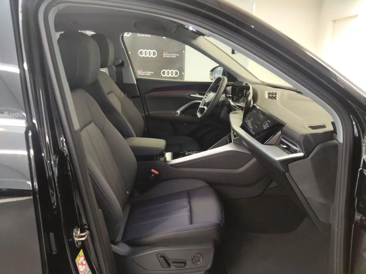 Audi Q4 Sportback nuova a Modena (15)