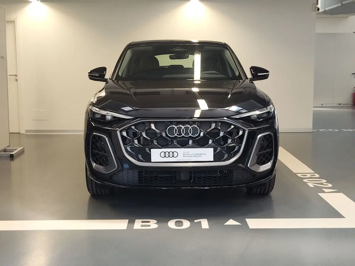 Audi Q4 Sportback nuova a Modena (2)