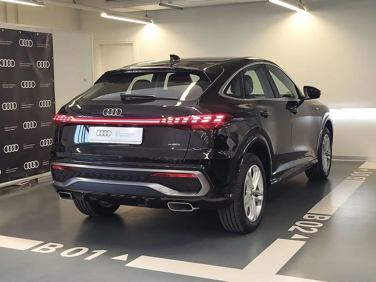 Audi Q4 Sportback nuova a Modena (4)